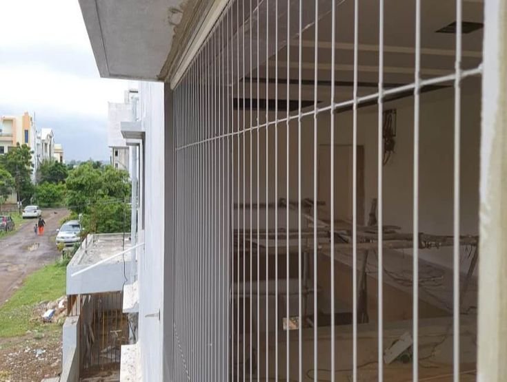 Vijju Invisible Grills installed in modern apartment balcony